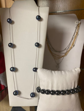 Navy Floating Pearl Necklace